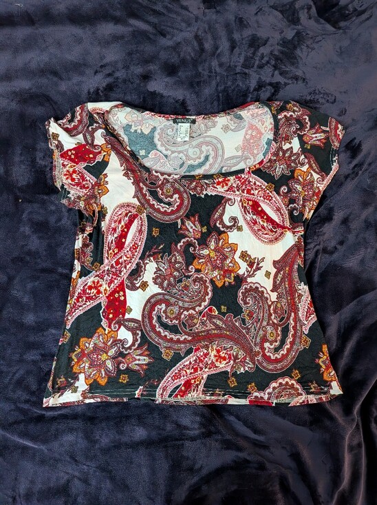 VENUS Tops - VENUS Paisley Print Blouse in Black, Red and White